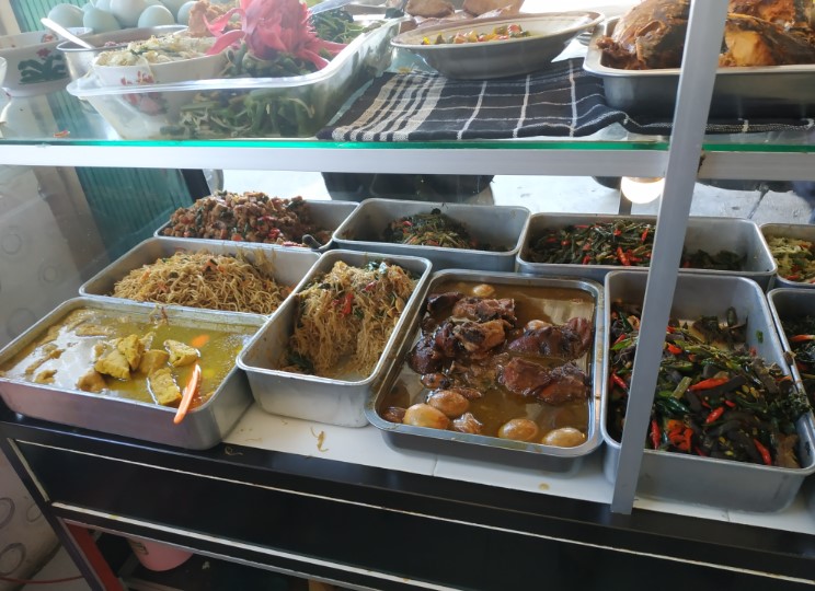 Bu Gito's Warung: Where Every Meal Feels Like Home in Cilacap